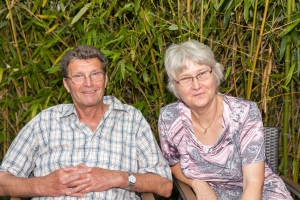 Tante Ingrid und Onkel Wolfgang im Bambusgarten...